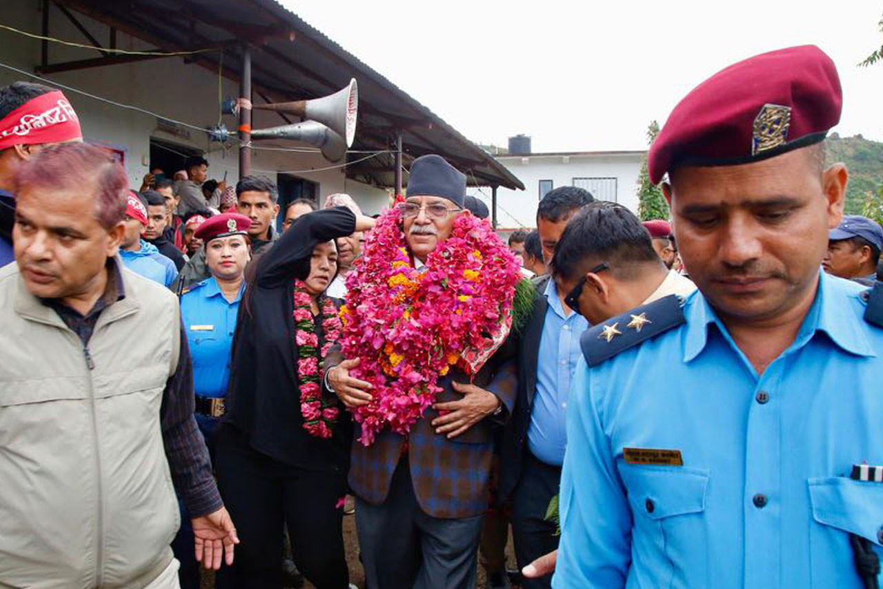 अध्यक्ष प्रचण्ड नेतृत्वको टोलीले रूकुम पूर्वको अर्गानिक सहकारी मार्टको अवलोकन